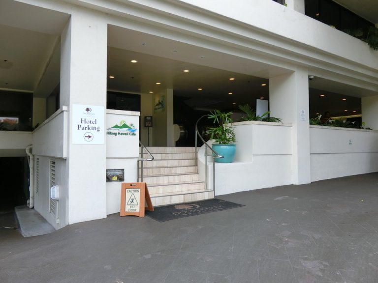 車寄せと地上階