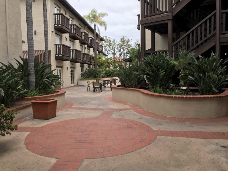 客室前廊下 コートヤード