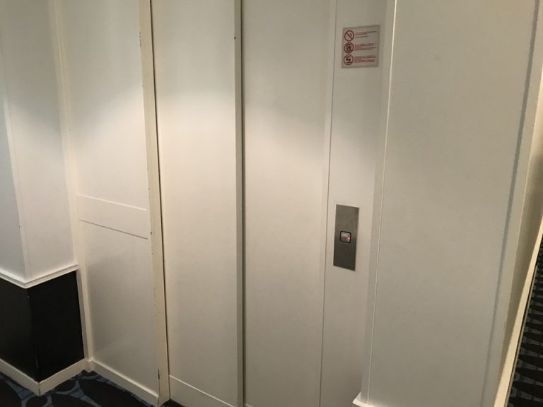 エレベーター外観