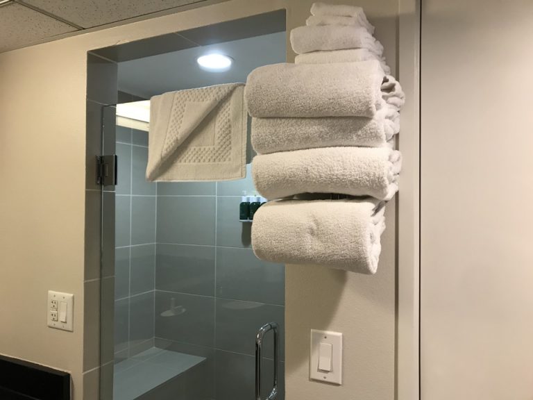 ユニークなタオルラック