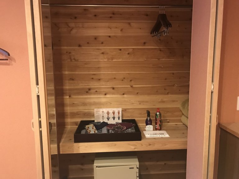 クローゼット外観(開けた状態)