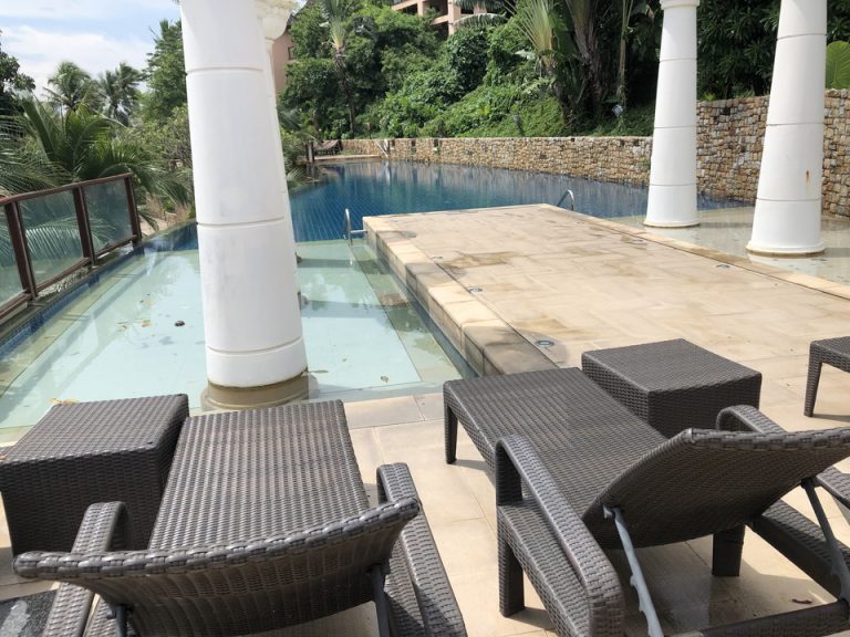 ホテル内プール2