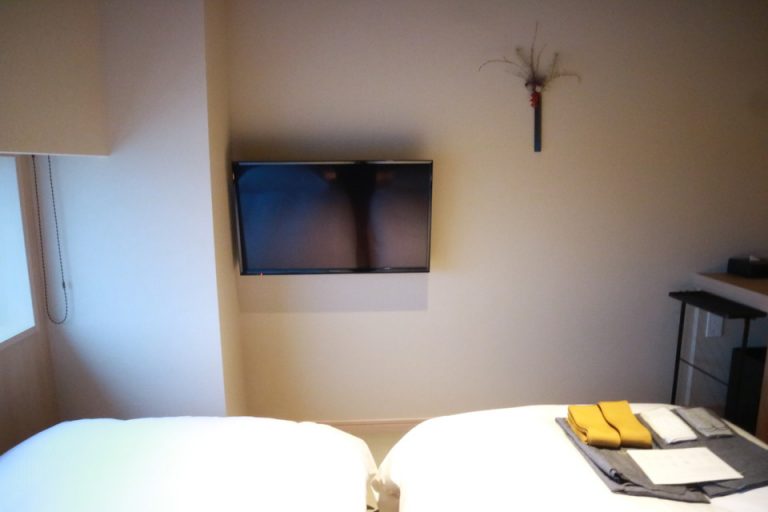 ベッド側からテレビ