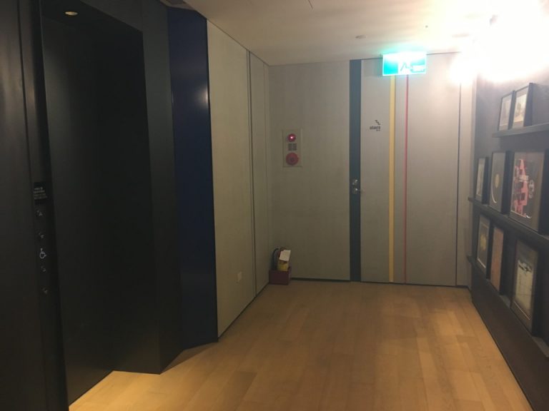 客室階エレベーター前