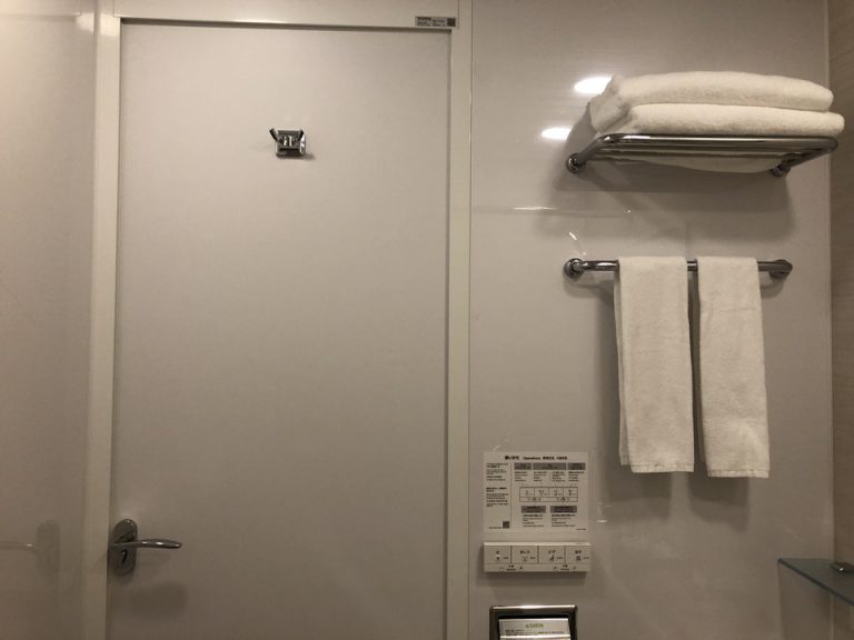 シャワールームから入り口