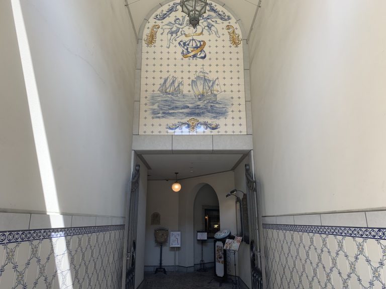 エントランス内観1(入口すぐ)