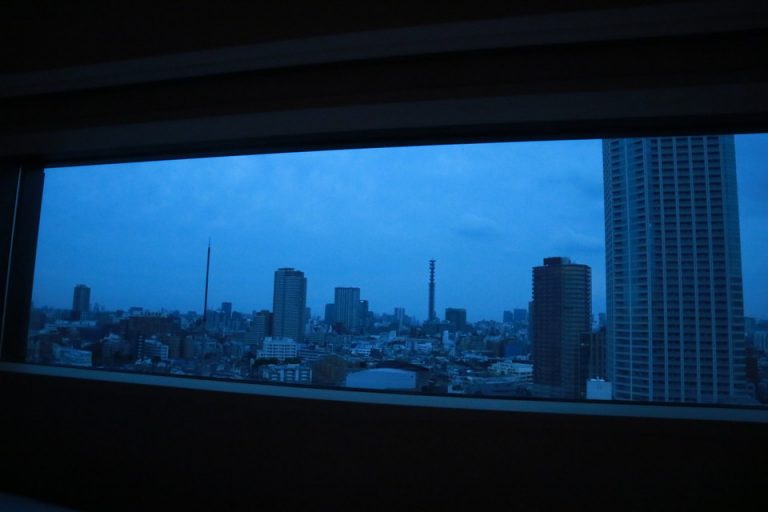 客室窓からの夕景