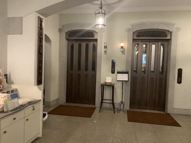 エレベーターホールフロント階