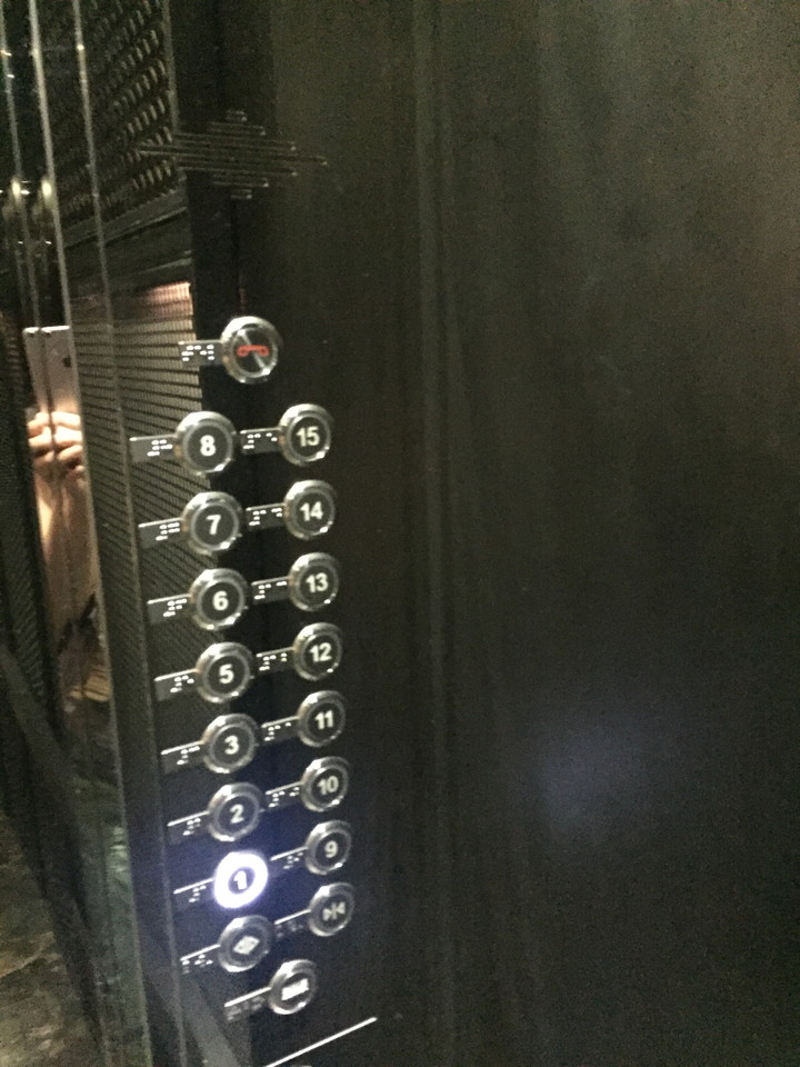 エレベーターボタン2
