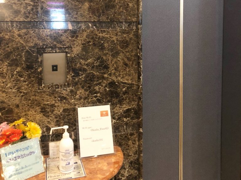 1階フロント脇エレベーターホール