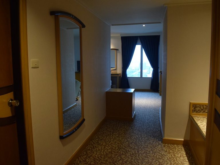 客室全体窓際方向