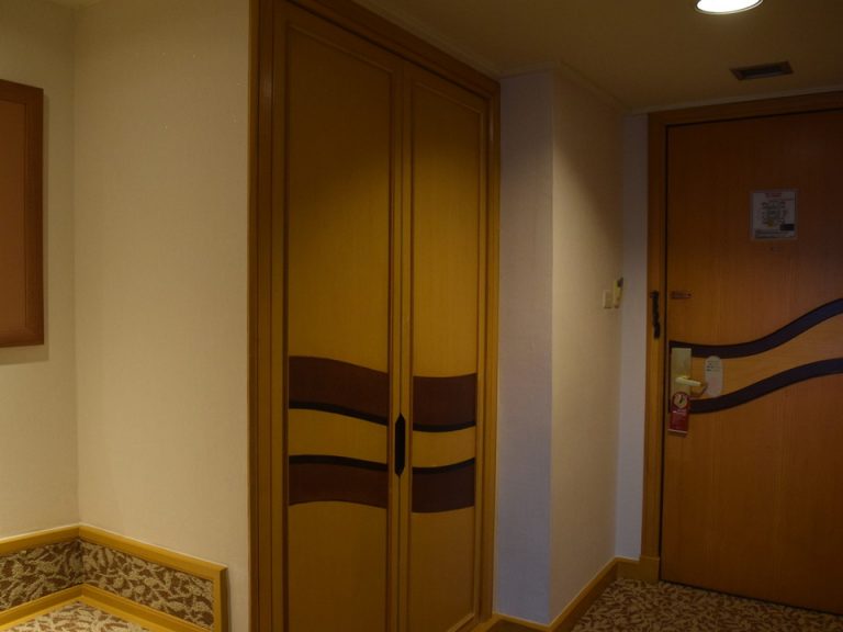 クローゼット外観閉じた状態