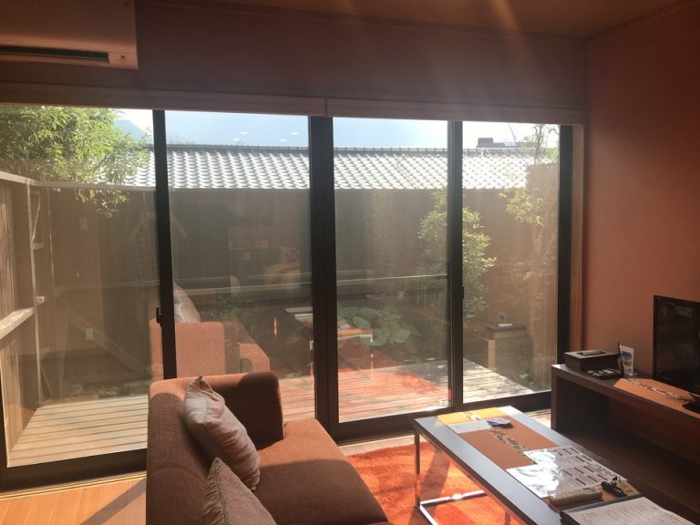 客室全体(窓際方向)