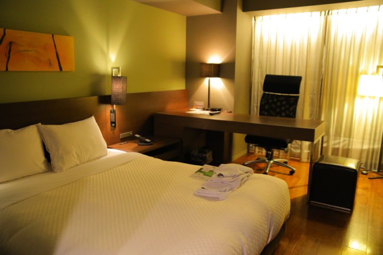 客室全体(窓際方向)