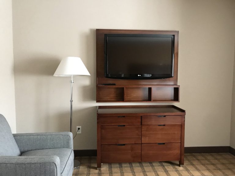 テレビの下には収納スペースもありました