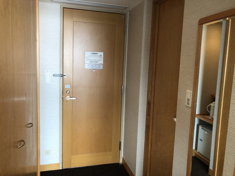 客室入口内観ドア