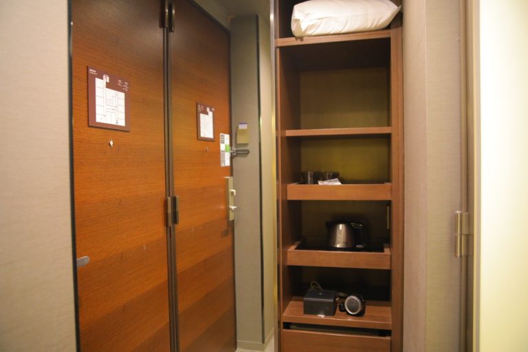 客室入口内観ドア