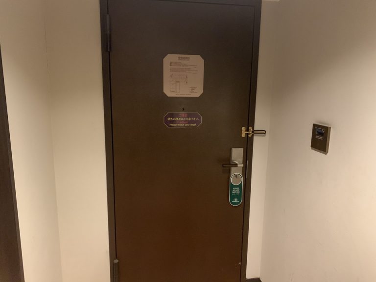 客室入口内観ドア