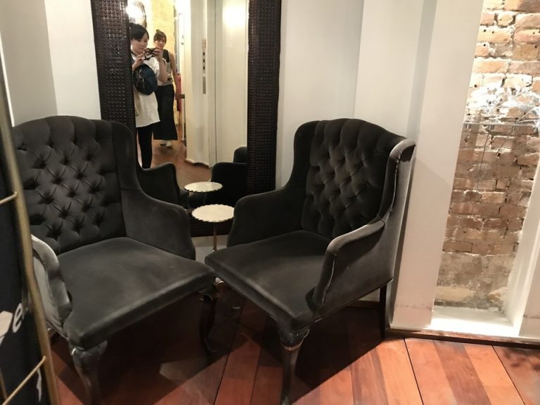 ホテル休憩室 一部 (3)