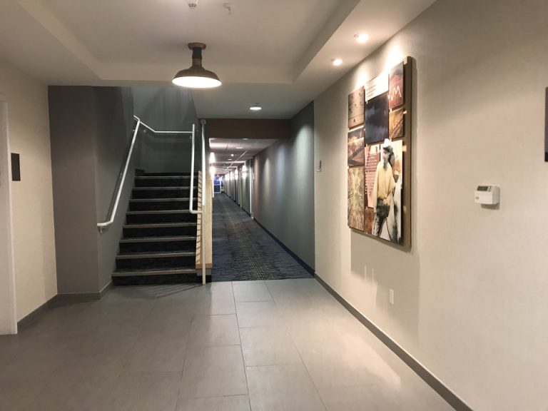 1階エレベーターホール