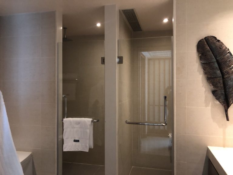 バスルーム入り口