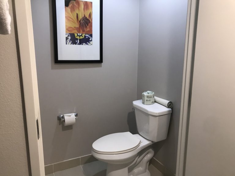 寝室側のトイレ