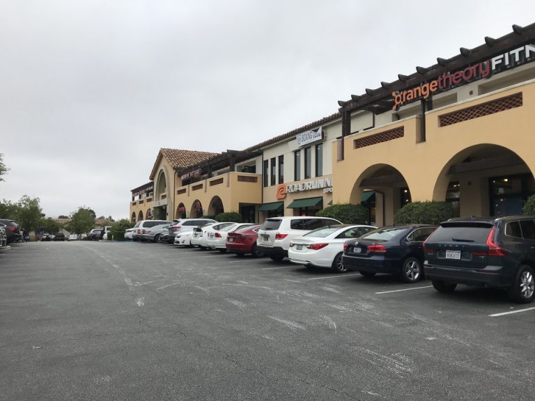 平行するように立っていたショッピングセンターショートカットすると1分でつけました