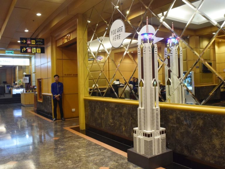 フロント前の様子