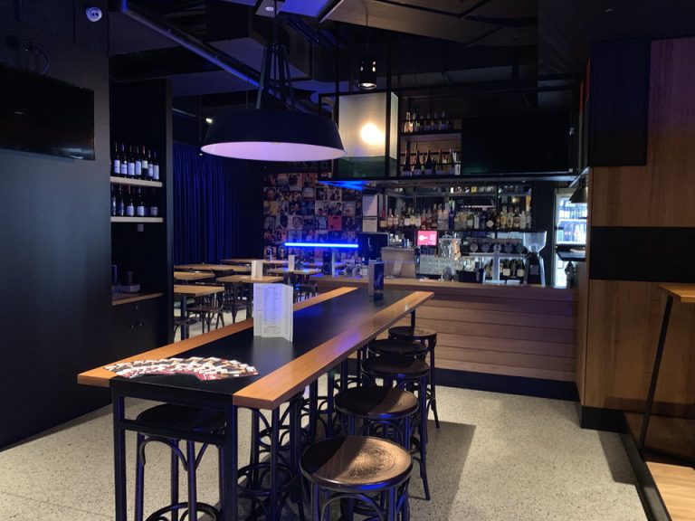 フロント前 バー