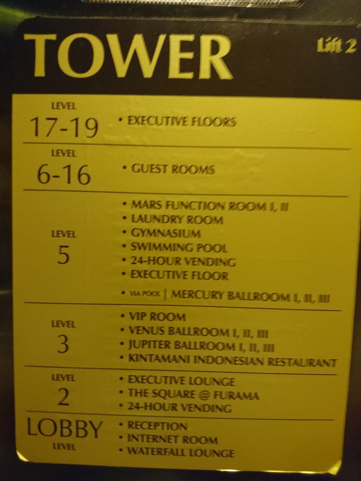 エレベーター内案内