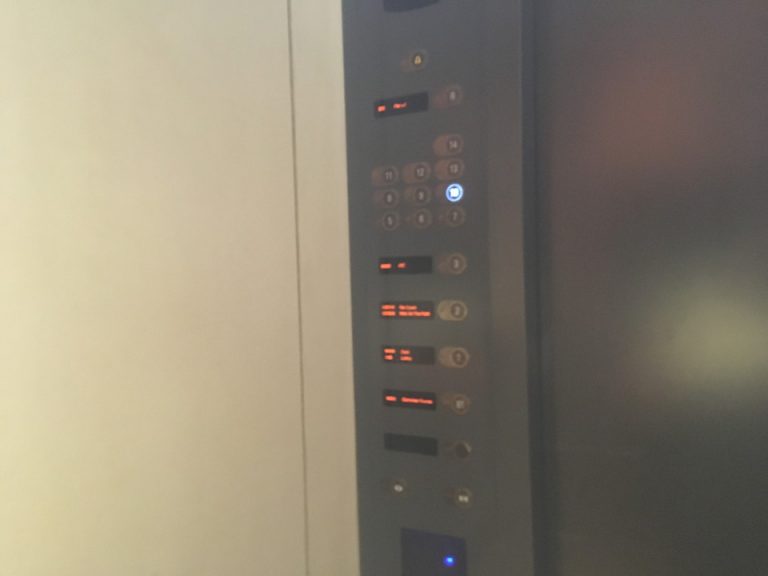 エレベーターボタン