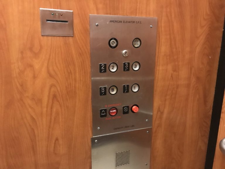 エレベーターボタン