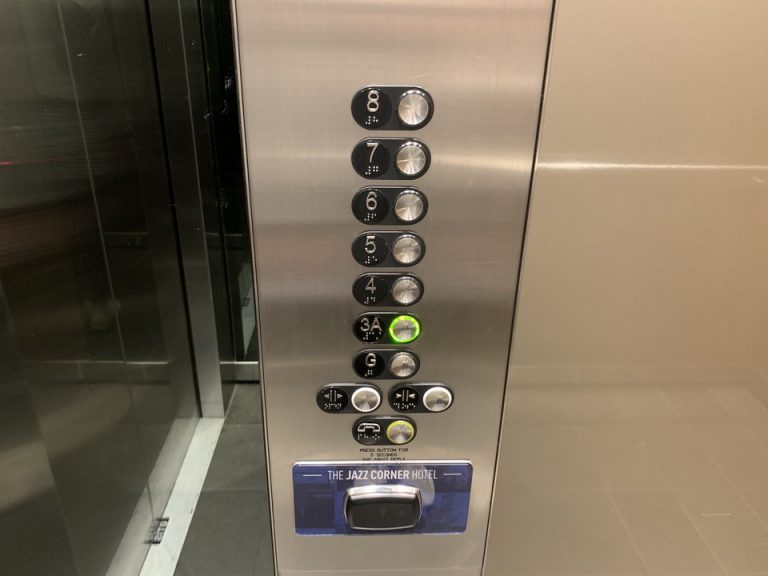 エレベーターボタン