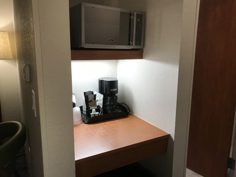 極端に狭いコーヒーステーション