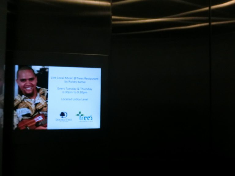 エレベーター内装(1)