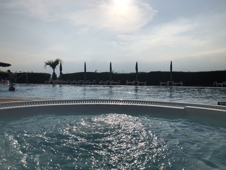 ジャグジーは水温高めで温かかったです。