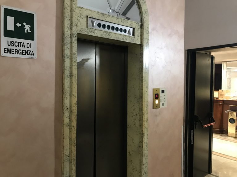 エレベーター全体