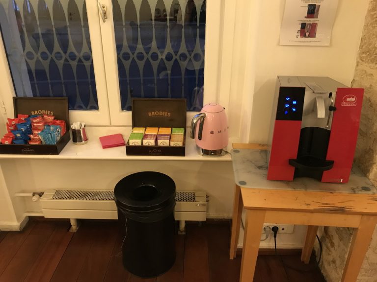 ホテル休憩室 飲み放題ドリンク (3)