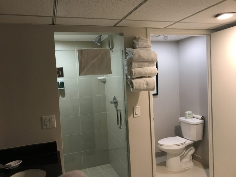 変わったタオルハンガー