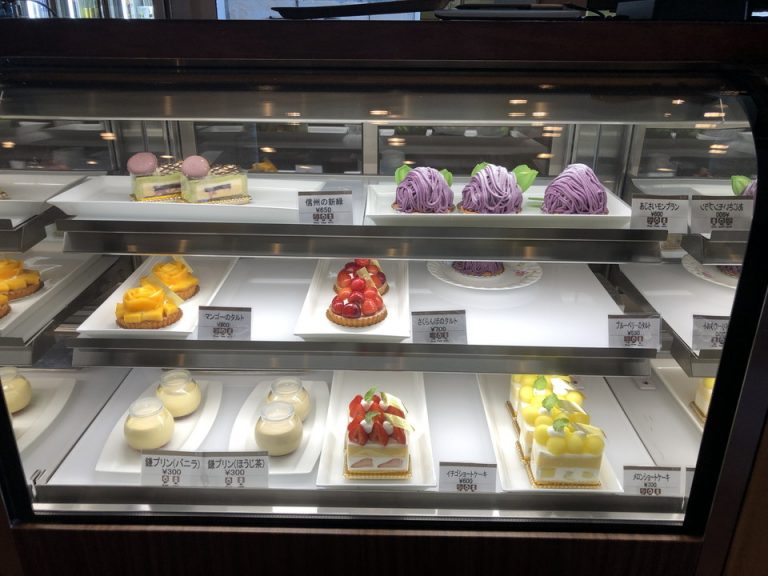 ホテル棟3Fフロント・ロビーと同階にあるラウンジ「あじさい」にて楽しめるデザート