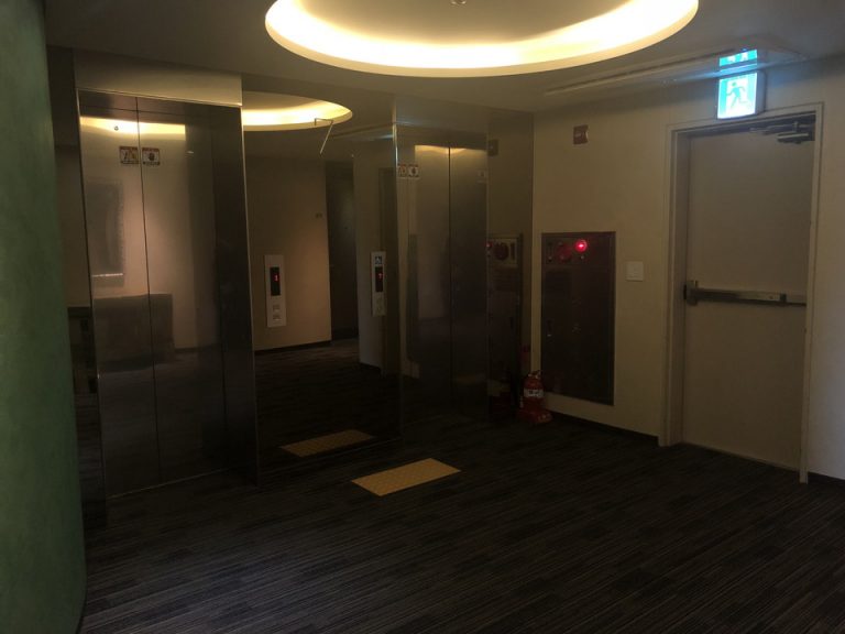 客室階エレベーターホール(1)