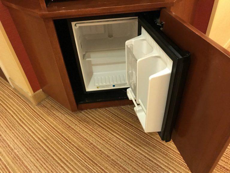 小さな冷蔵庫もありました