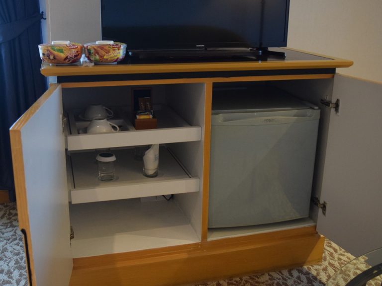 テレビ台中カフェコーナーグラスカップ