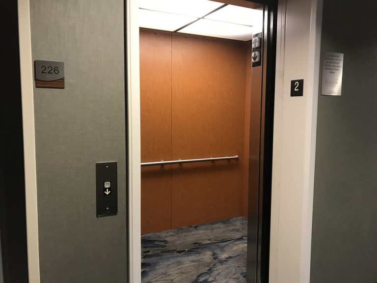 2階エレベーター