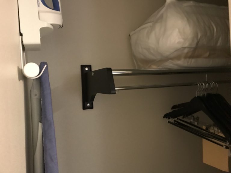 リビング側のクローゼット(1)