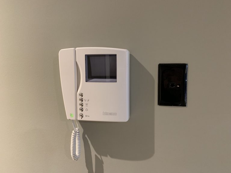 インターホン