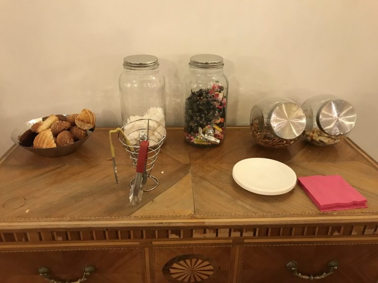 ホテル休憩室 軽食のお菓子