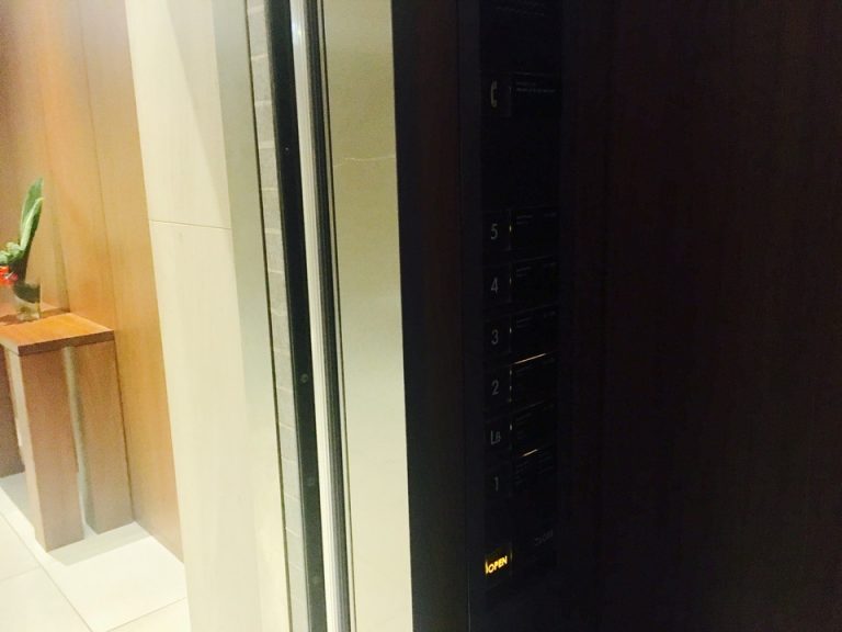 エレベーター階数ボタン