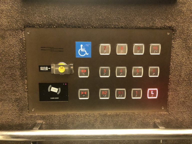 エレベーター階数ボタン