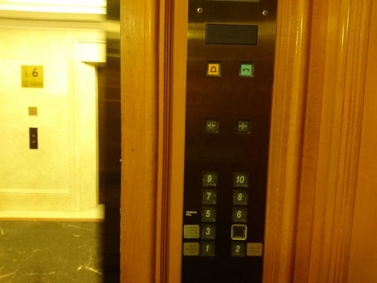 エレベーター階数ボタン